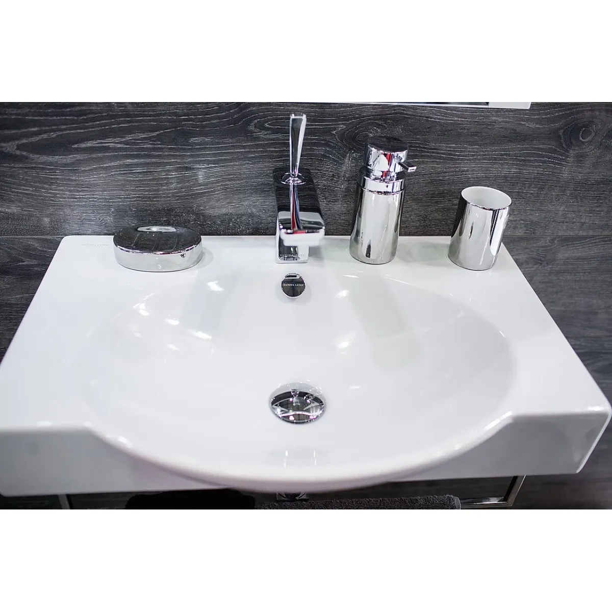 Раковина 65 см Sanita Luxe Infinity на кронштейнах WB.FN/Infinity/65-C.BR/WHT.G/S1