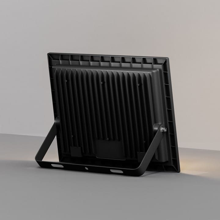 Настенно-потолочный прожектор Maytoni Outdoor Поток FL001-L100B4K