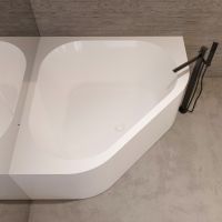 Акриловая ванна Abber AB9507-1.3 135x135 см, угловая, белый