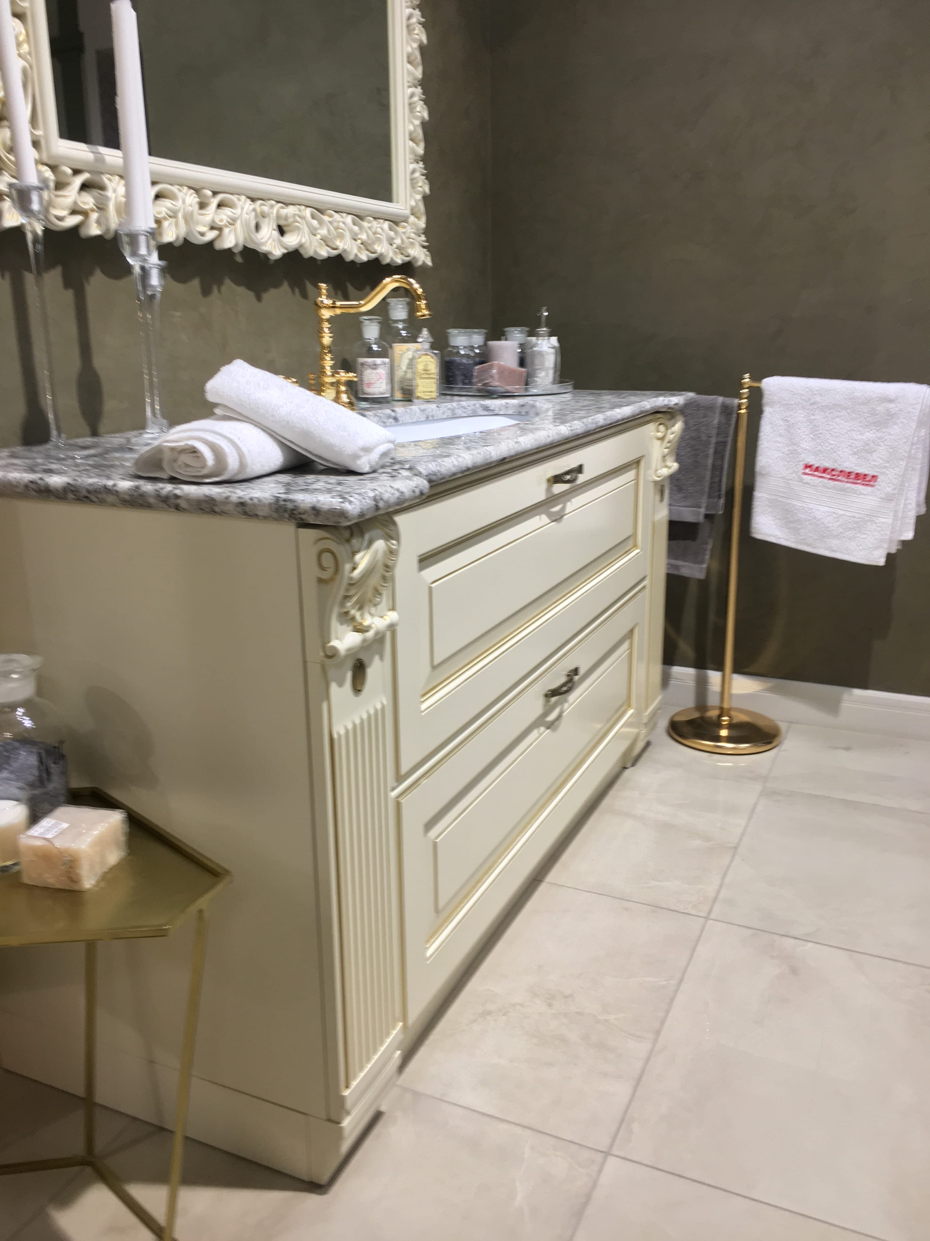 Комплект мебели для ванной комнаты Scavolini Baltimora RAL1013 ORO