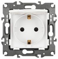 Розетка с заземлением и со шторкой, без рамки Эра Эра 12 12-2103-01М