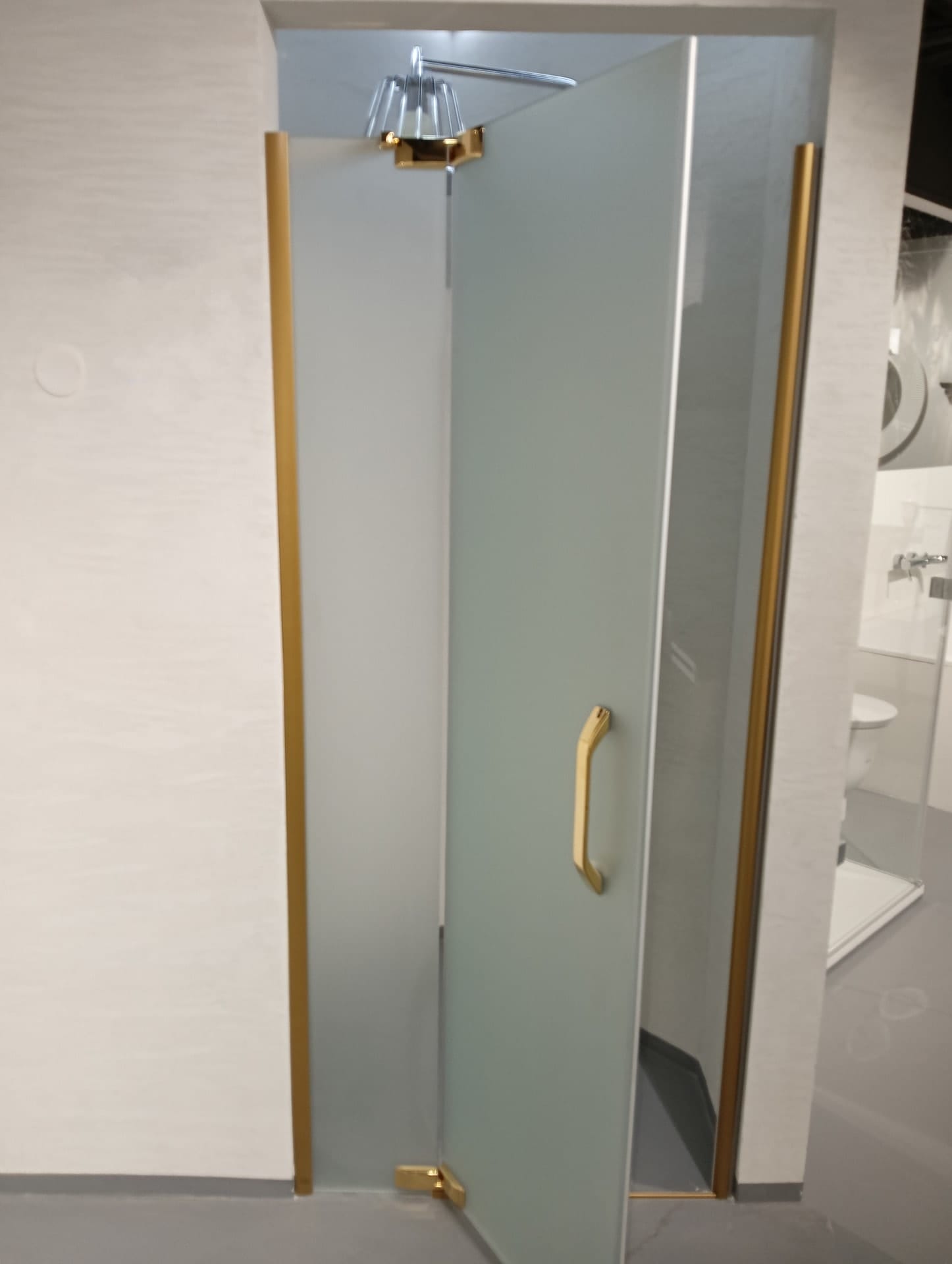 Дверь в нишу Huppe Studio Paris PT0029.G02.315.708 блестящее золото