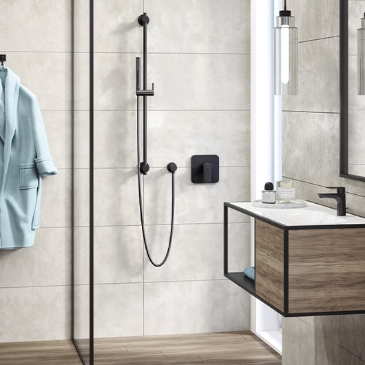 Смеситель для ванны и душа Kludi Pure&Style 406553975 черный матовый