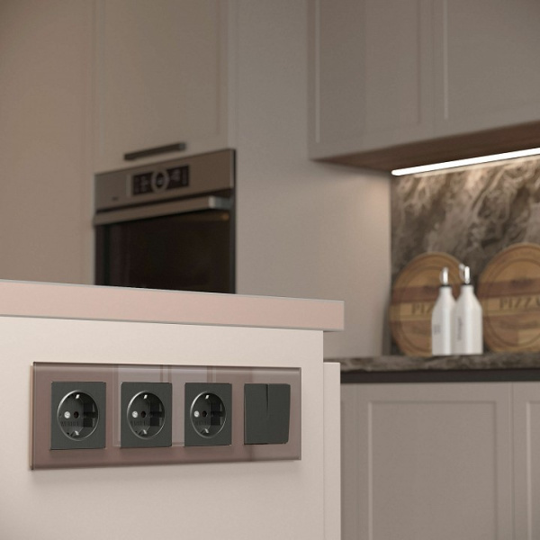 Рамка на 4 поста Werkel Favorit (латте стекло) W0041142