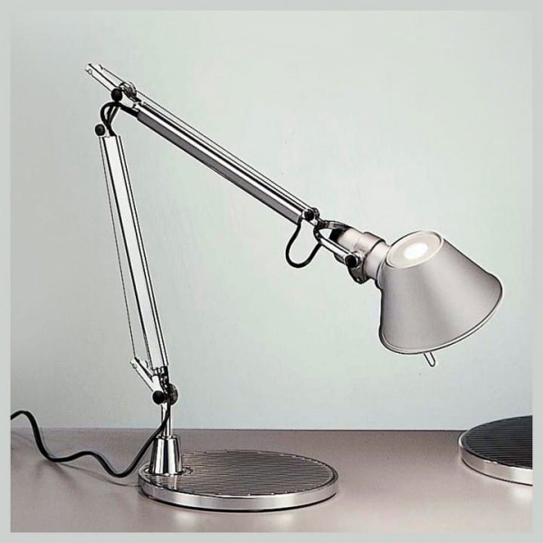 Настольная лампа офисная Artemide  A011800