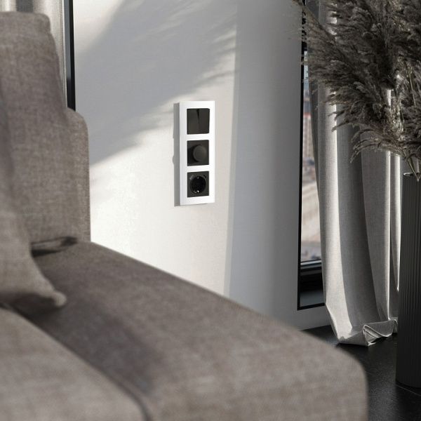 Рамка на 3 поста Werkel Senso (белый стекло soft-touch) W0033101