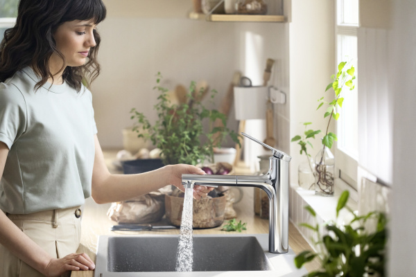 Смеситель для кухни hansgrohe Zesis M33 74801670 с вытяжным душем матовый черный