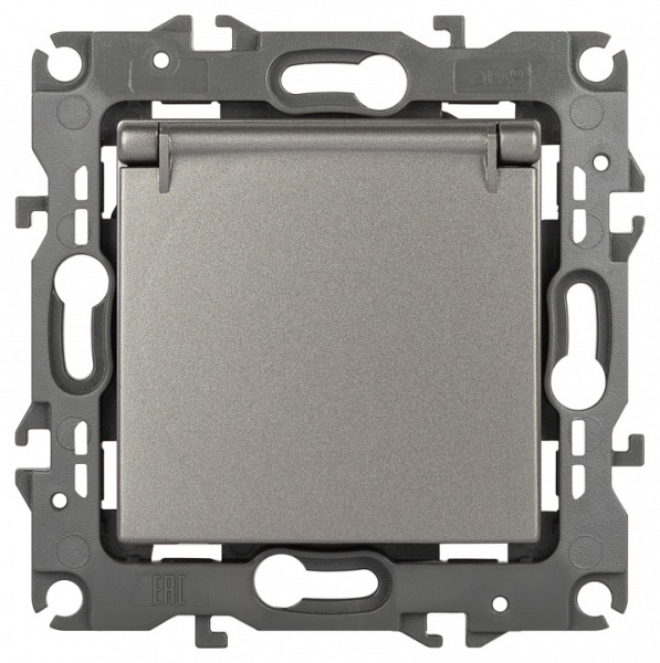 Розетка с заземлением и со шторкой, без рамки с крышкой Эра Эра 12 12-2103-16