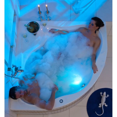 Акрилоая ванна NewDay PU PLUS 150x150 Ravak C681000000