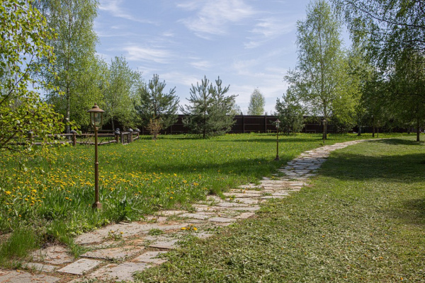 Наземный высокий светильник Covali FL-31082