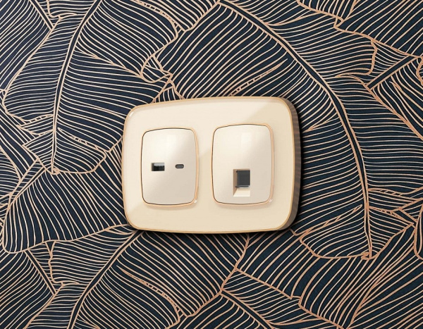 Розетка Ethernet RJ-45 и со шторками, без рамки Ambrella Volt OMEGA MO312005