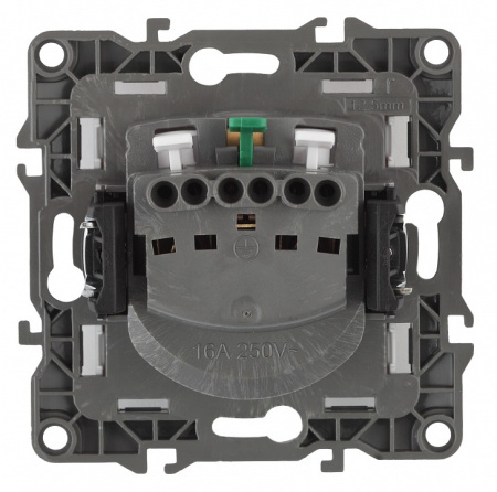 Розетка с заземлением и со шторкой, без рамки с крышкой Эра Эра 12 12-2103-01