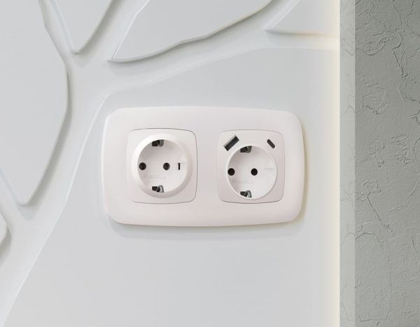 Накладка для розетки с заземлением и со шторками и 2хUSB type A и C Ambrella Volt OMEGA OP2100