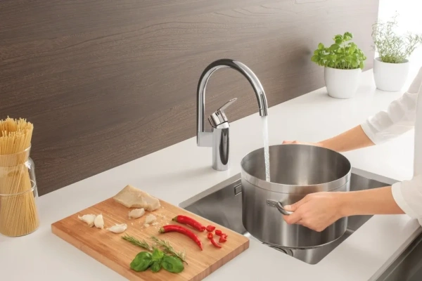 Смеситель Grohe Eurostyle Cosmopolitan 30221002 для кухонной мойки