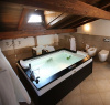 Акриловая ванна Jacuzzi Aura PLUS 180x150 9F43-337A