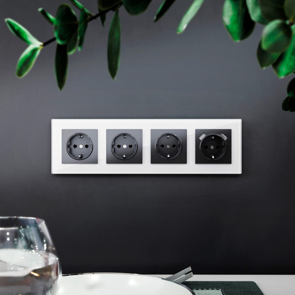 Рамка на 4 поста Werkel Favorit (белый) W0041101