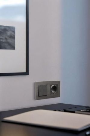 Розетка с заземлением, без рамки Kollinger  REA-002GY