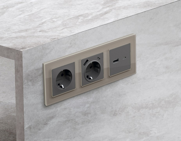 Накладка для розетки с заземлением и со шторками и 2хUSB type A и C Ambrella Volt Quant AP6600