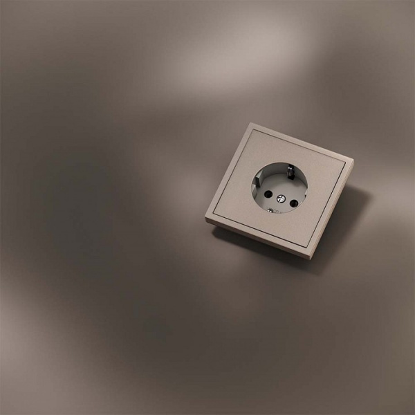 Накладка для розетки с заземлением Voltum S70 METAL VLSM000610