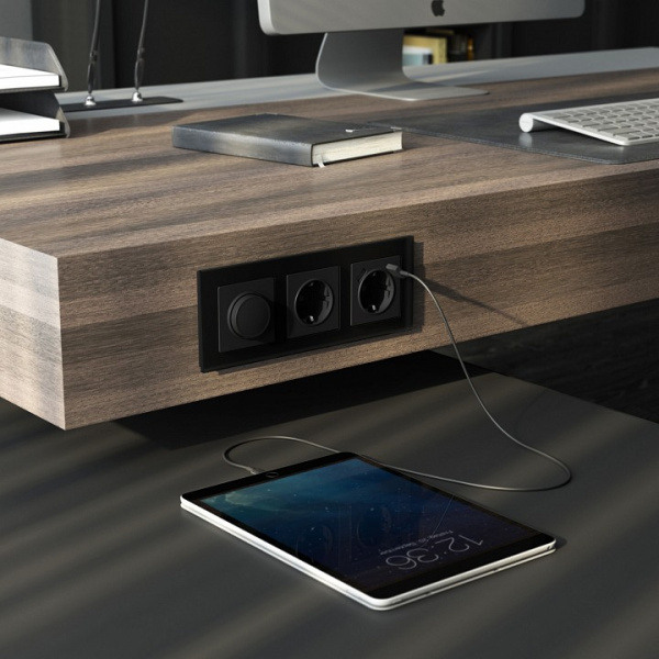 Рамка на 3 поста Werkel Senso (черный стекло soft-touch) W0033108