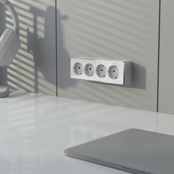 Розетка четверная с заземлением и со шторками Werkel Gallant W5072210