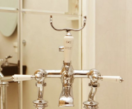 Смеситель для ванны Devon&Devon Dandy MARF40B