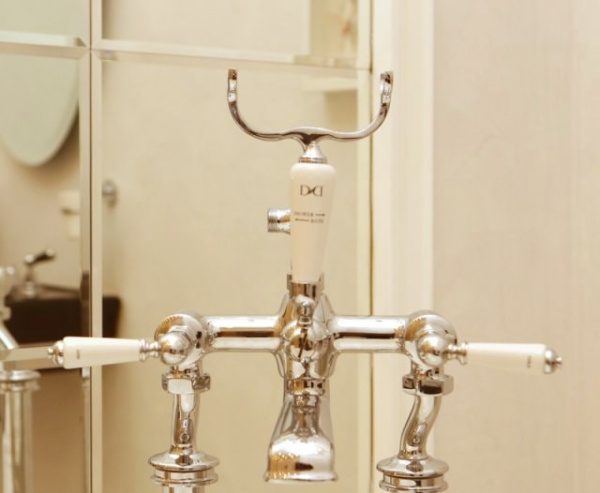 Смеситель для ванны Devon&Devon Dandy MARF40B