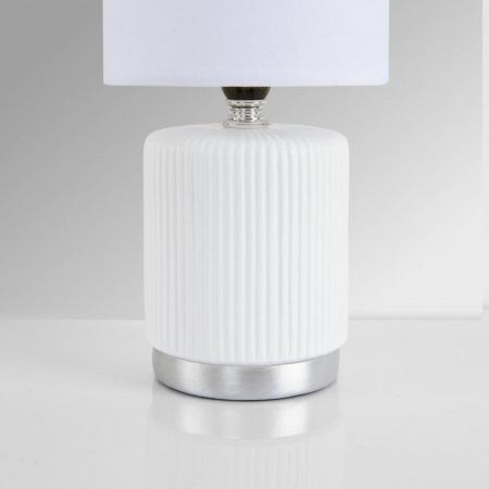Настольная лампа декоративная Lumion KAISA 8178/1T