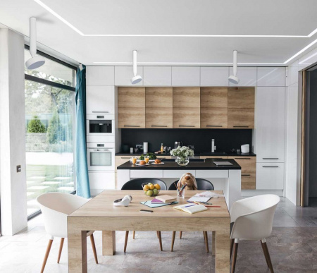 Светильник на штанге DeMarkt Информ 3 851010901