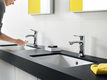 Смеситель для раковины hansgrohe Metris 31285000 с гигиеническим душем