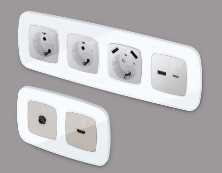 Рамка на 3 поста Ambrella Volt Coint OF640103