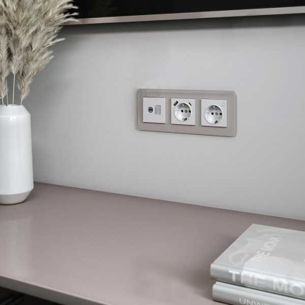 Рамка на 3 поста Werkel Elite (дымчатый стекло) W0032417