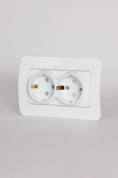 Розетка двойная с заземлением и со шторкой Elbi Eleсtriс Jazz 508-010200-917